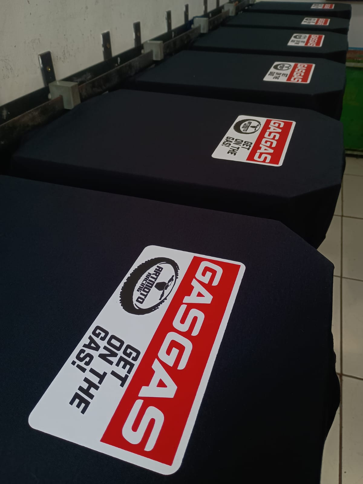 Camisetas Gasgas personalizadas em produção