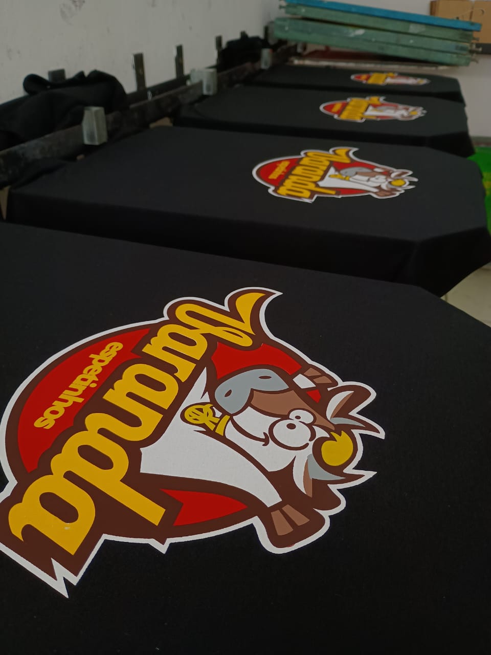 Camisetas pretas Trembão personalizadas